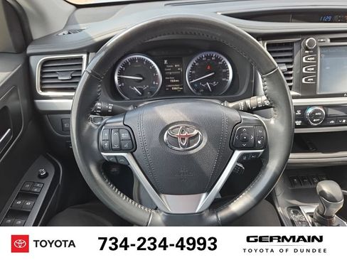 Used 2019 Toyota Highlander SE AWD/4WD image 23