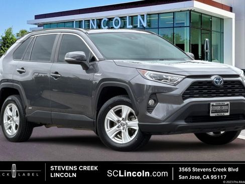 Used 2021 Toyota RAV4 XLE w/ Convenience Package AWD/4WD image 1