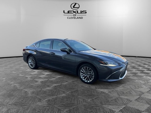Used 2023 Lexus ES 300h w/ Accessory Package (Z2) FWD image 2