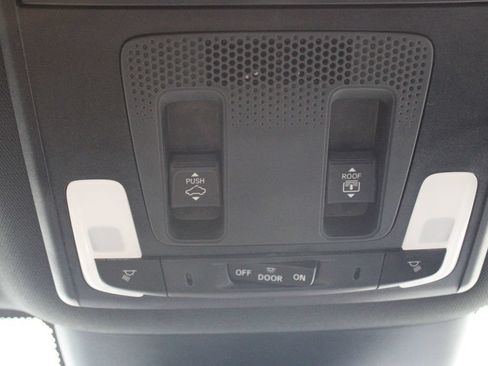 Used 2025 Honda Pilot Black Edition image 35