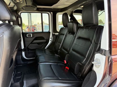 Used 2021 Jeep Wrangler Unlimited Sahara image 18
