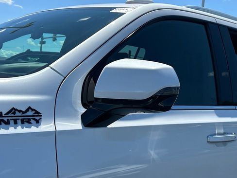 Certified 2022 Chevrolet Suburban High Country w/ LPO, Illumination Package AWD/4WD image 14