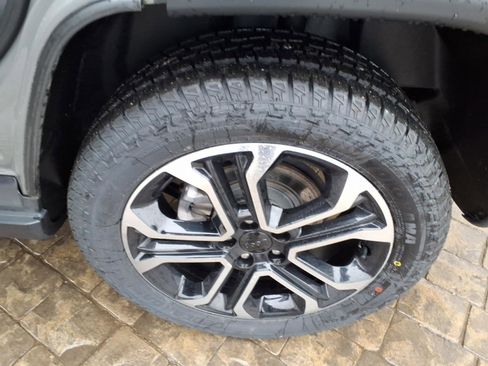 Used 2022 Jeep Compass Limited image 15