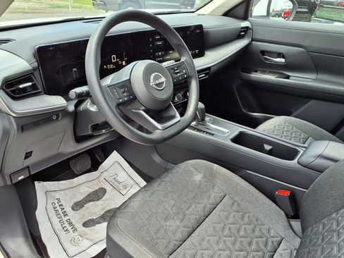 Used 2025 Nissan Kicks SV FWD image 11