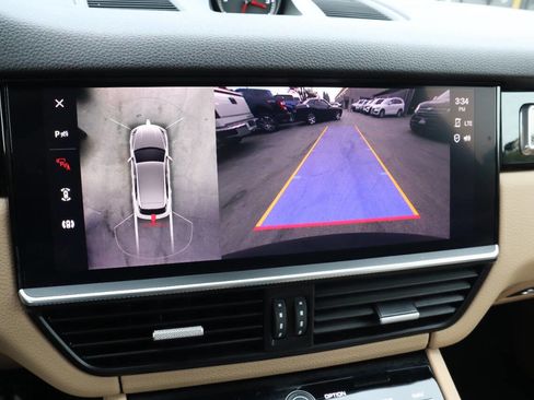 Used 2023 Porsche Cayenne Platinum Edition image 5