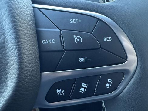 New 2026 Chrysler Pacifica Select image 16