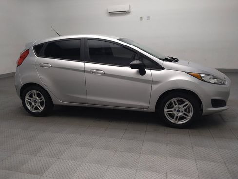 Used 2018 Ford Fiesta SE image 11