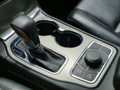 Certified 2019 Jeep Grand Cherokee Limited AWD/4WD image 18