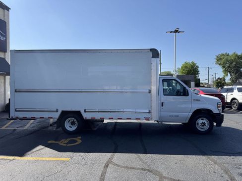 Used 2022 Ford E-350 and Econoline 350 Super Duty image 8