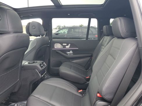 New 2026 Mercedes-Benz GLS 580 4MATIC image 12