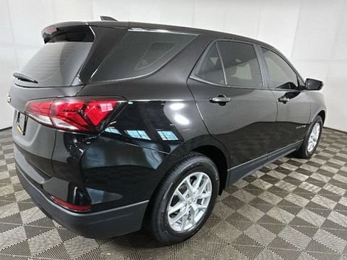 Used 2022 Chevrolet Equinox LS FWD image 3