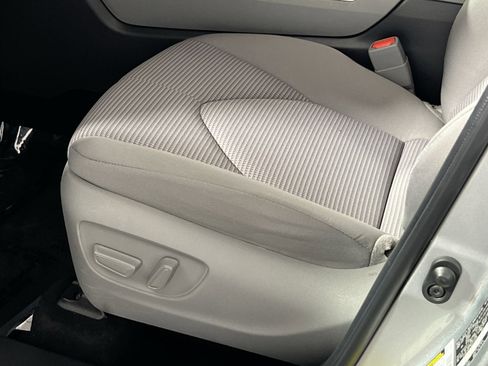 Used 2022 Toyota Highlander LE image 14