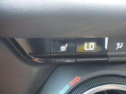 Used 2025 Chevrolet Blazer LT FWD image 18