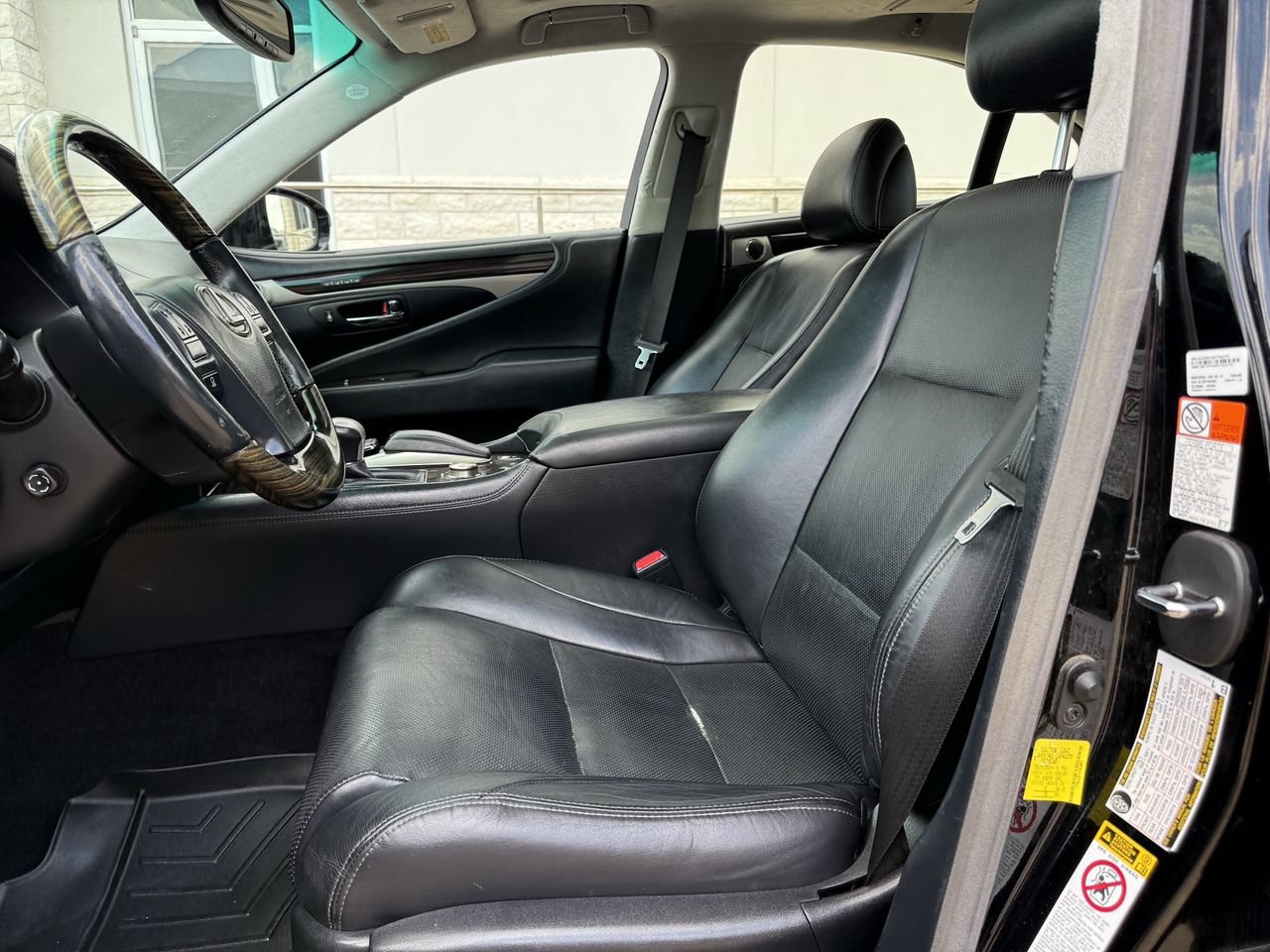 Used 2015 Lexus LS 460 AWD w/ Comfort Package image 27