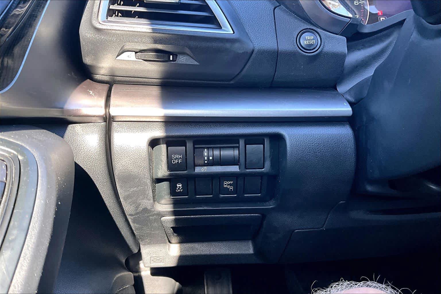 Used 2019 Subaru Crosstrek 2.0i Limited w/ Moonroof Package w/Navigation AWD/4WD image 34