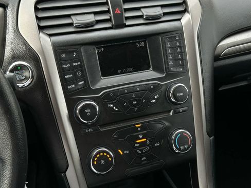 Used 2017 Ford Fusion SE image 25