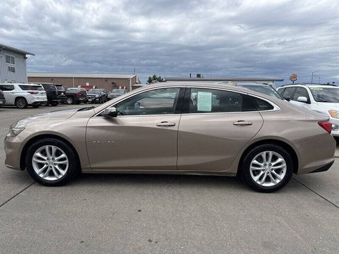Used 2018 Chevrolet Malibu LT FWD image 3