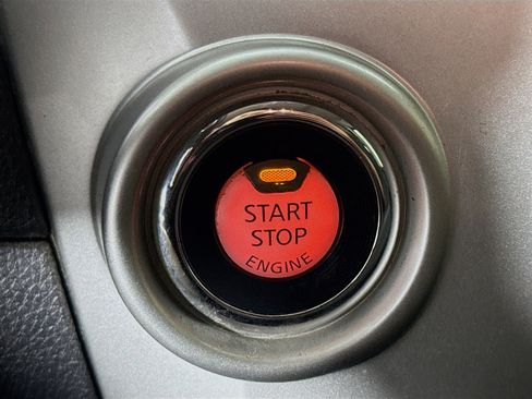 Used 2017 Nissan Titan SV image 20