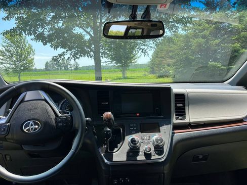 Used 2016 Toyota Sienna Limited Premium AWD/4WD image 8