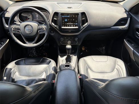 Used 2017 Jeep Cherokee Limited FWD image 11