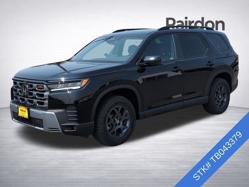 Used 2026 Honda Pilot TrailSport image 3