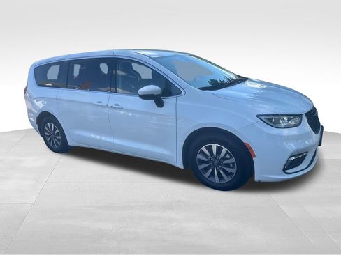 Used 2023 Chrysler Pacifica Touring-L FWD image 33