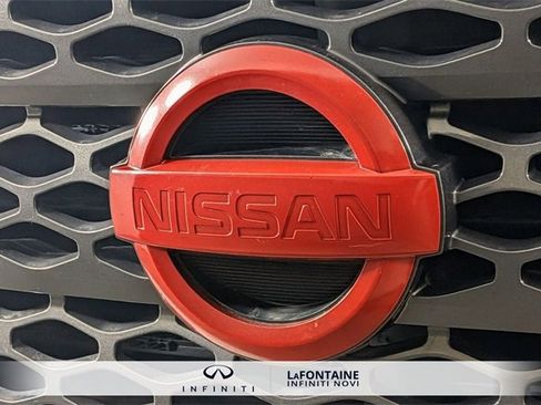 Used 2019 Nissan Titan SV w/ SV Convenience Package image 9