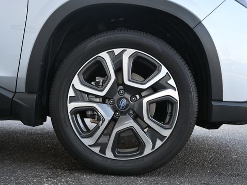 Certified 2025 Subaru Ascent Limited image 13