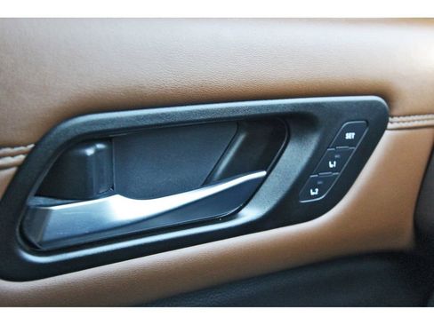Used 2022 Nissan Pathfinder Platinum w/ Cargo Package FWD image 16