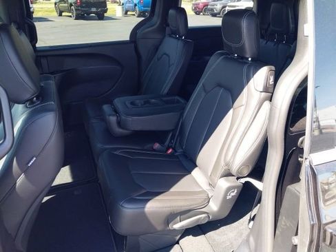 New 2026 Chrysler Pacifica Select image 7