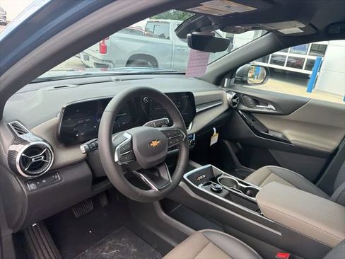 New 2026 Chevrolet Equinox LT w/ Convenience Package II FWD image 23