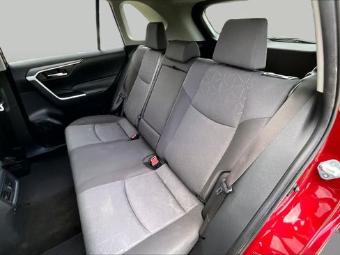 Used 2019 Toyota RAV4 XLE w/ Convenience Package FWD image 19