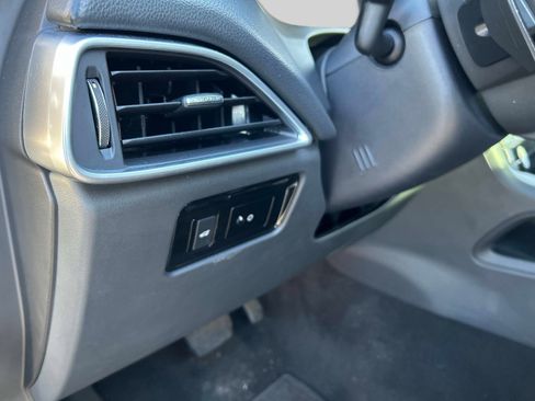 Used 2017 Jaguar F-PACE Prestige image 22