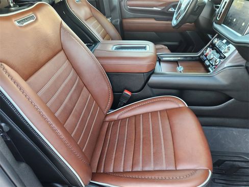 Used 2023 GMC Yukon Denali Ultimate image 11