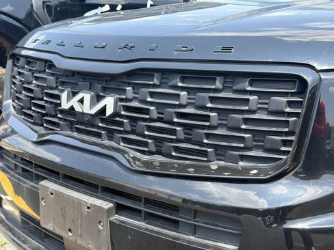 Used 2022 Kia Telluride SX w/ SX Prestige Package AWD/4WD image 3