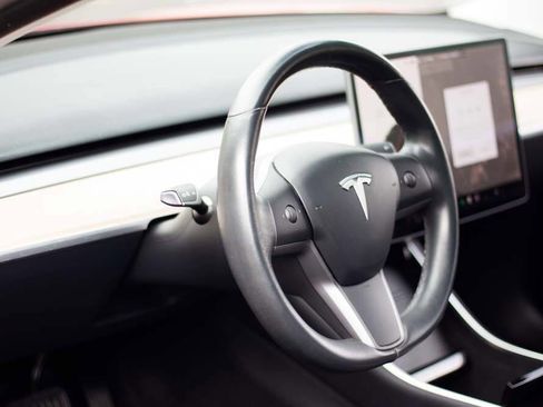 Used 2018 Tesla Model 3 Long Range image 9