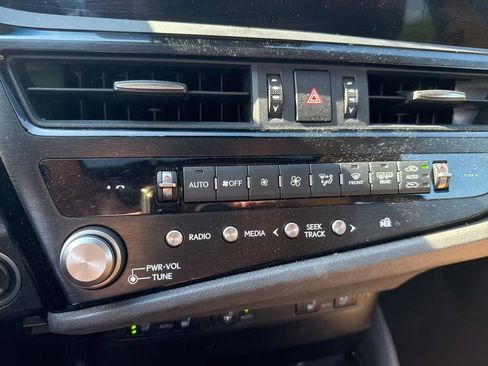 Used 2023 Lexus ES 350 w/ Premium Package FWD image 16