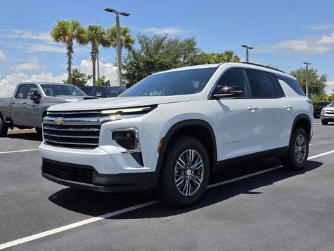 New 2026 Chevrolet Traverse LT w/ Driver Confidence Package AWD/4WD image 2