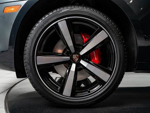 Certified 2024 Porsche Macan S AWD/4WD image 12