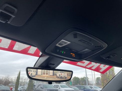 Used 2022 Chevrolet Traverse RS w/ LPO, Roadside Safety Package image 18