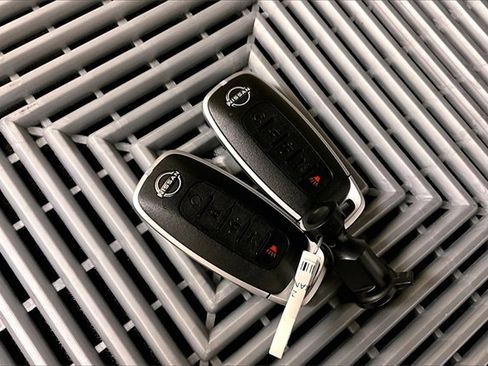 Used 2025 Nissan Murano Platinum image 10