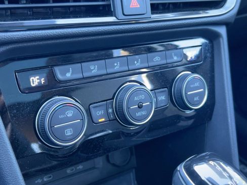 Used 2022 Volkswagen Taos SEL image 18