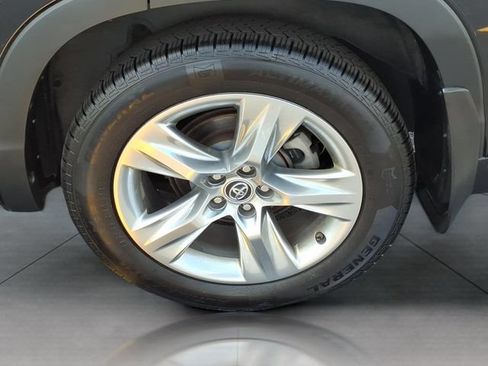 Used 2016 Toyota Highlander Limited w/ Driver Technology Package AWD/4WD image 29