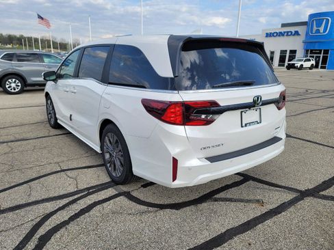 New 2026 Honda Odyssey Touring image 3