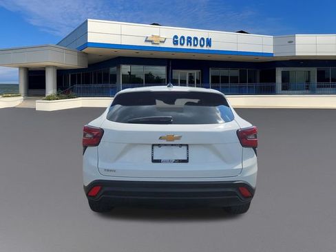Used 2024 Chevrolet Trax LS w/ LS Convenience Package FWD image 4