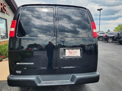 Used 2018 Chevrolet Express 2500 w/ Driver Convenience Package RWD image 6