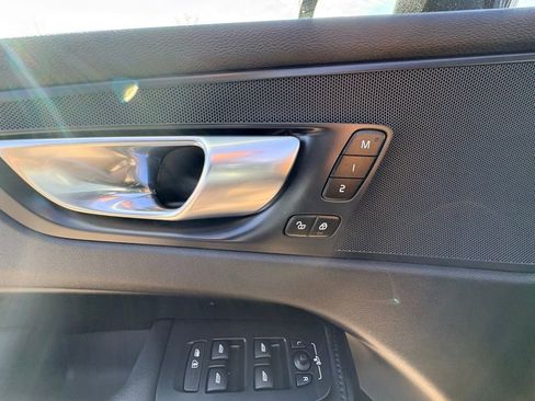 Used 2024 Volvo XC60 B5 Plus image 26