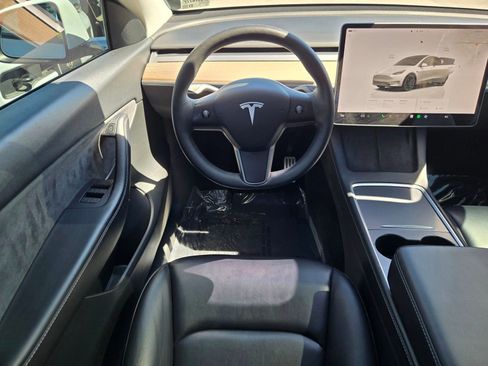 Used 2022 Tesla Model Y Performance image 14