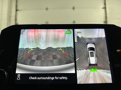 Used 2025 Nissan Pathfinder Platinum w/ Cargo Package image 30