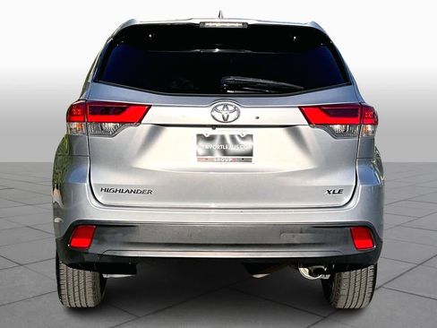Used 2017 Toyota Highlander XLE image 5